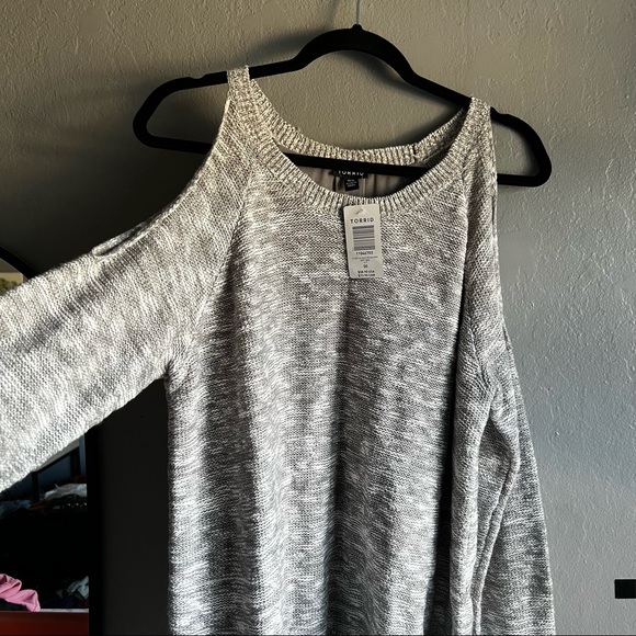 Torrid 00 - Picture 4 of 5